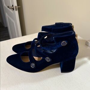 Bella Vita Women’s Jolie II Blue Velvet Block Heel Pumps / Size 11W / Like New